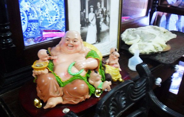 Unusual exhibits at the Gangaramaya museum