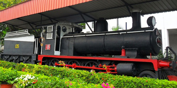 7 Static steam locomotive at Colombo Fort station